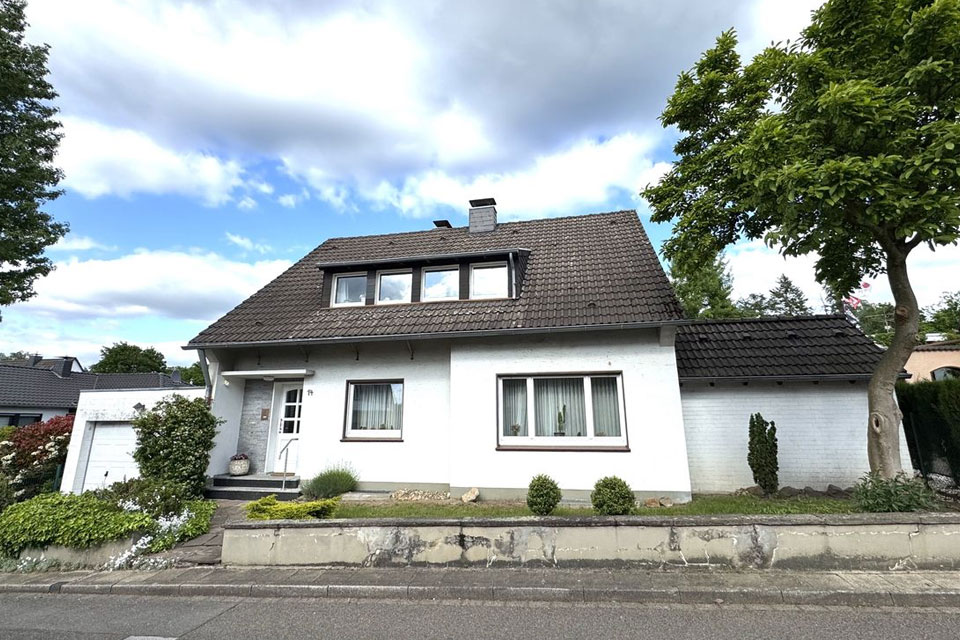 1-2-Familienhaus-Haan-Frontansicht