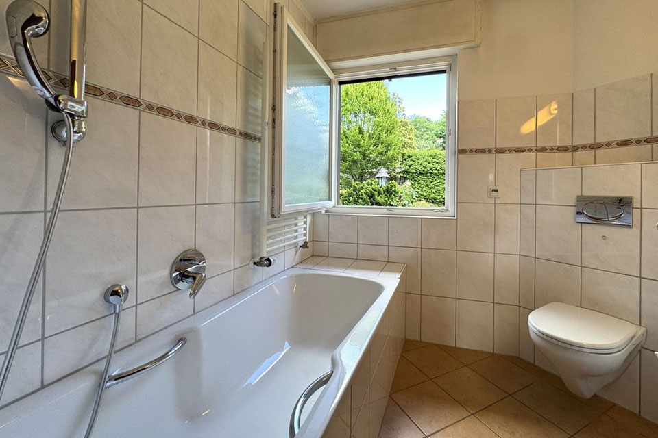 1-2-Familienhaus-Haan-Badezimmer