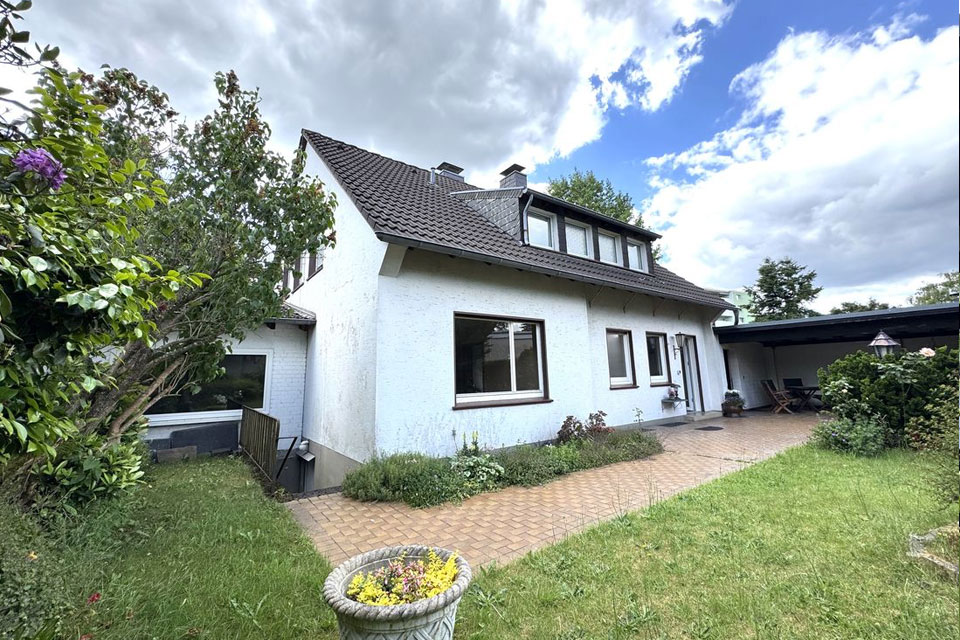 1-2-Familienhaus-Haan-Rückansicht