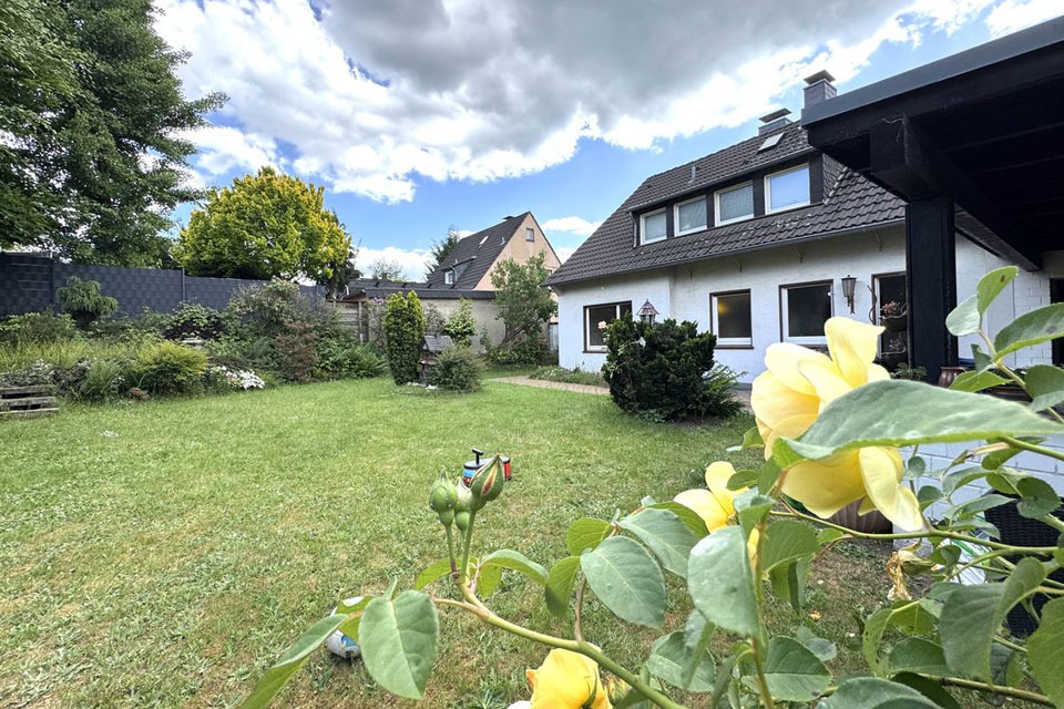 1-2-Familienhaus-Haan-Gartenansicht