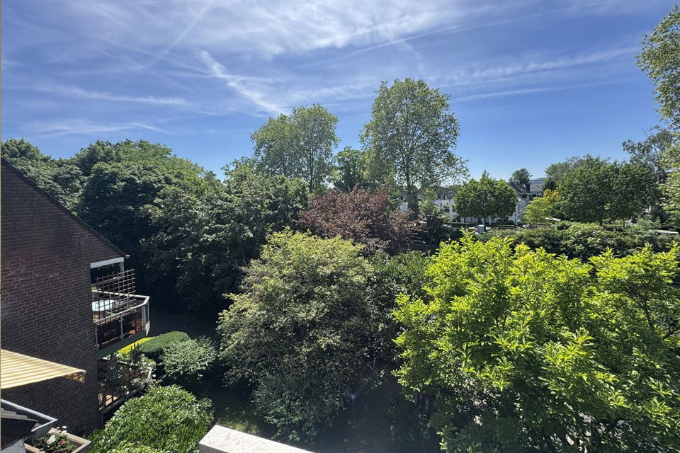 schoeneaussicht-immobilien-maisonette-grafenberg-tiefgarage-Ausblick von Terrasse