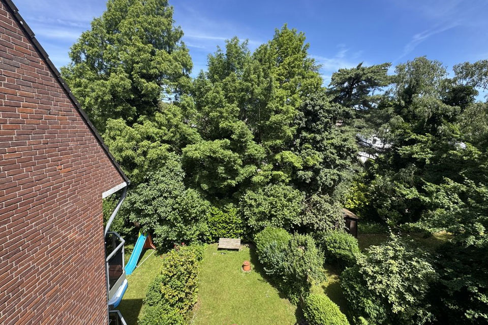 schoeneaussicht-immobilien-maisonette-grafenberg-tiefgarage-Ausblick aus Küche