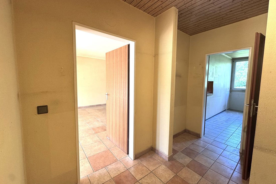 schoeneaussicht-immobilien-maisonette-grafenberg-tiefgarage-Flur