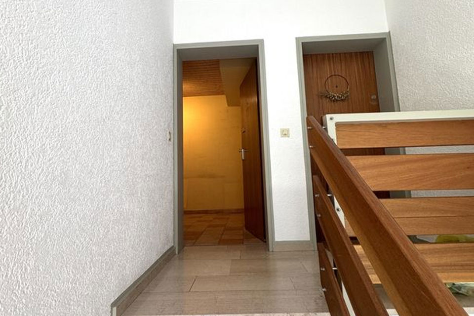 schoeneaussicht-immobilien-maisonette-grafenberg-hausflur