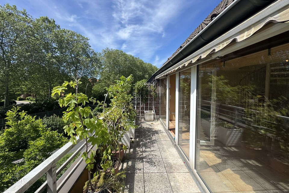 schoeneaussicht-immobilien-maisonette-grafenberg-tiefgarage-Terrasse